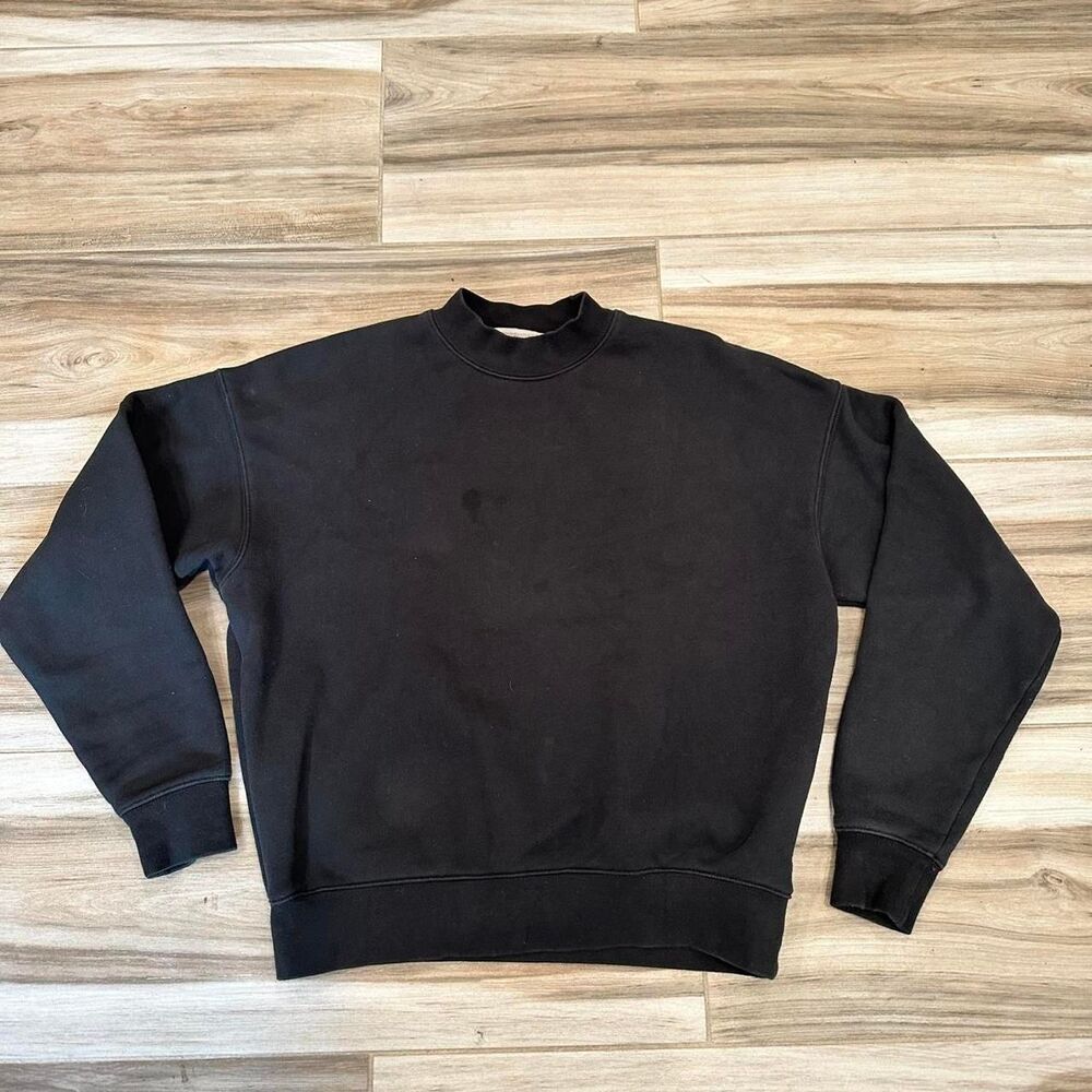 Black Essentials crewneck sweatshirt with pockets